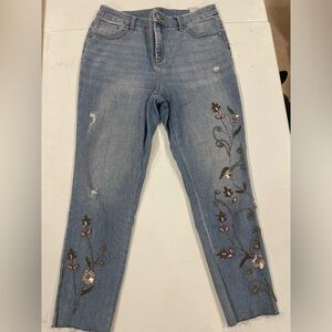 Chicos- “girlfriend slim leg ankle” jeans w/embroidery size 1.5R like new